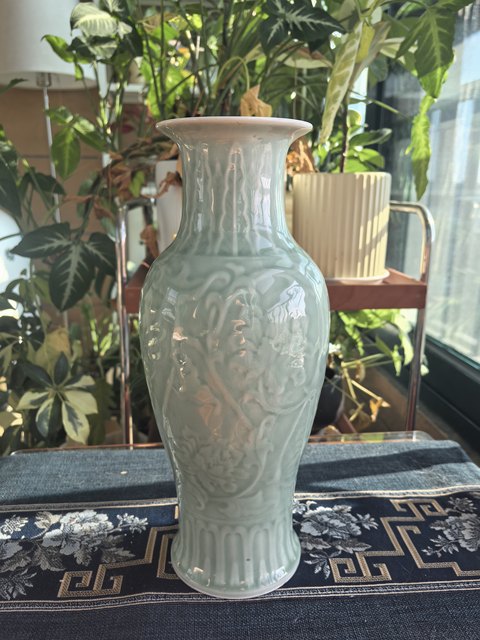 古玩陶瓷青釉觀音瓶真品鑒賞圖