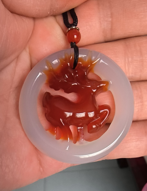 古玩玉器馬料瑪瑙俏色巧雕“一路有你”掛件拍賣，當前價格388元