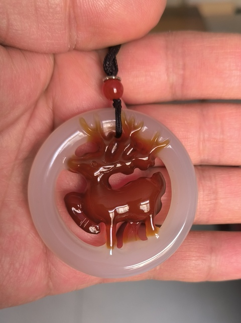 古玩玉器馬料瑪瑙俏色巧雕“一路有你”掛件拍賣，當前價格388元