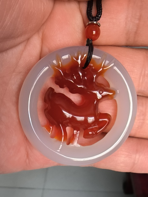 古玩玉器馬料瑪瑙俏色巧雕“一路有你”掛件拍賣，當前價格388元