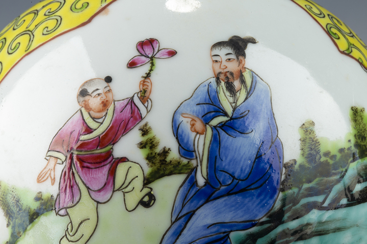 古玩陶瓷民國解放初·黃地粉彩纏枝開窗人物故事紋小將軍罐拍賣，當前價格0元