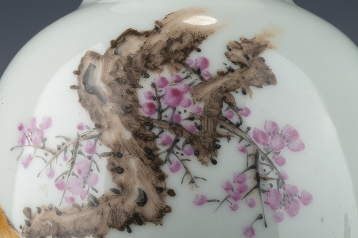 古玩陶瓷解放初期·粉彩花鳥紋觀音瓶拍賣，當(dāng)前價格1692元