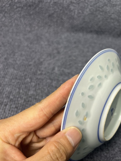 古玩陶瓷青花玲瓏瓷正面龍紋盤真品鑒賞圖