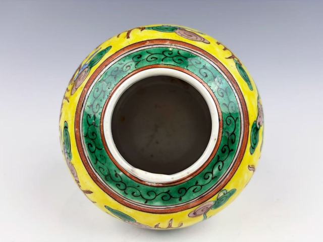 古玩陶瓷清末民初·黃地五彩雙龍戲珠罐拍賣，當(dāng)前價格1089元