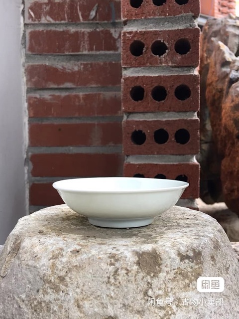 古玩陶瓷花卉紋粉彩盤真品鑒賞圖