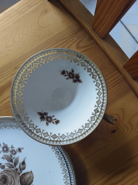 古玩陶瓷描金花卉紋咖啡杯碟套真品鑒賞圖