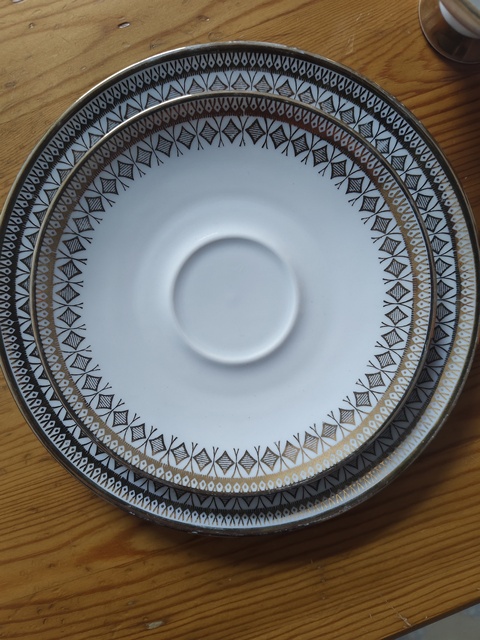 古玩陶瓷描金花卉紋咖啡杯碟套真品鑒賞圖