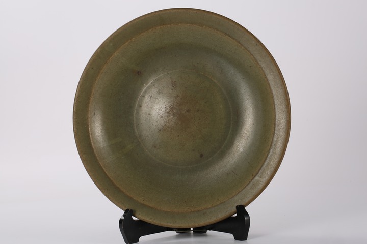 古玩陶瓷龍泉青瓷折沿盤拍賣，當前價格150000元