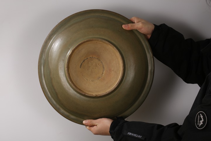 古玩陶瓷龍泉青瓷折沿盤拍賣，當前價格150000元