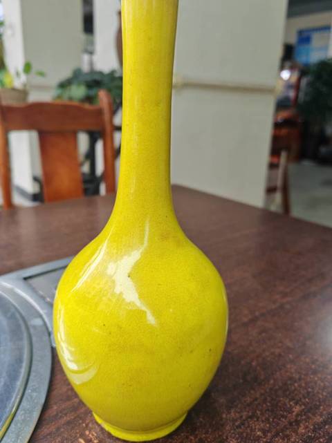 古玩陶瓷黃釉瓶真品鑒賞圖