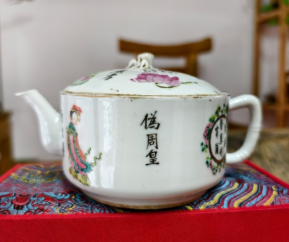 古玩陶瓷清晚期 粉彩無(wú)雙譜茶壺真品鑒賞圖