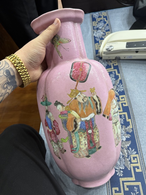 古玩陶瓷軋道粉彩瓶真品鑒賞圖