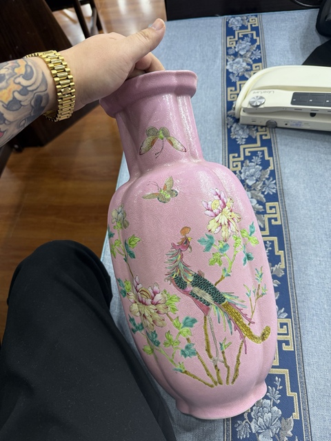 古玩陶瓷軋道粉彩瓶真品鑒賞圖