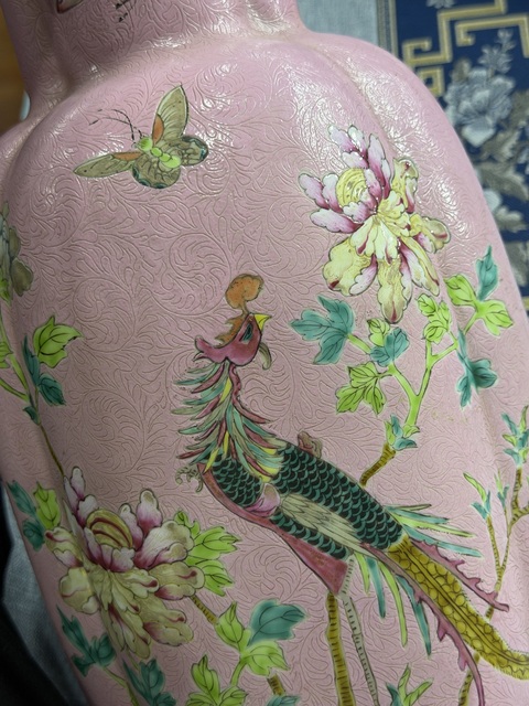 古玩陶瓷軋道粉彩瓶真品鑒賞圖