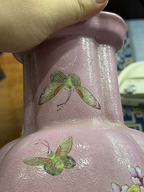 古玩陶瓷軋道粉彩瓶真品鑒賞圖