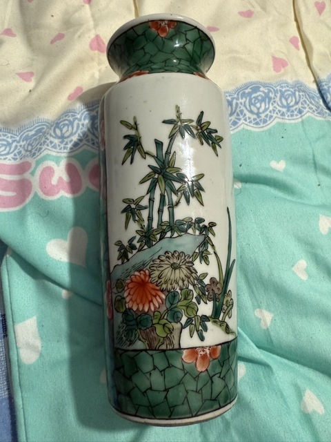 古玩陶瓷五彩筒瓶真品鑒賞圖