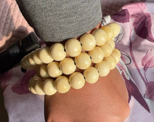 古玩雜項(xiàng)海象牙手串真品鑒賞圖