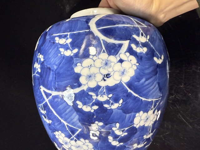 古玩陶瓷青花留白冰梅紋罐真品鑒賞圖