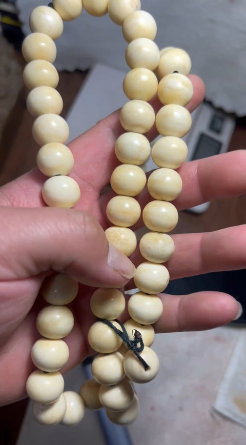 古玩雜項(xiàng)海象牙手串真品鑒賞圖