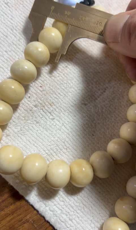 古玩雜項(xiàng)海象牙手串真品鑒賞圖