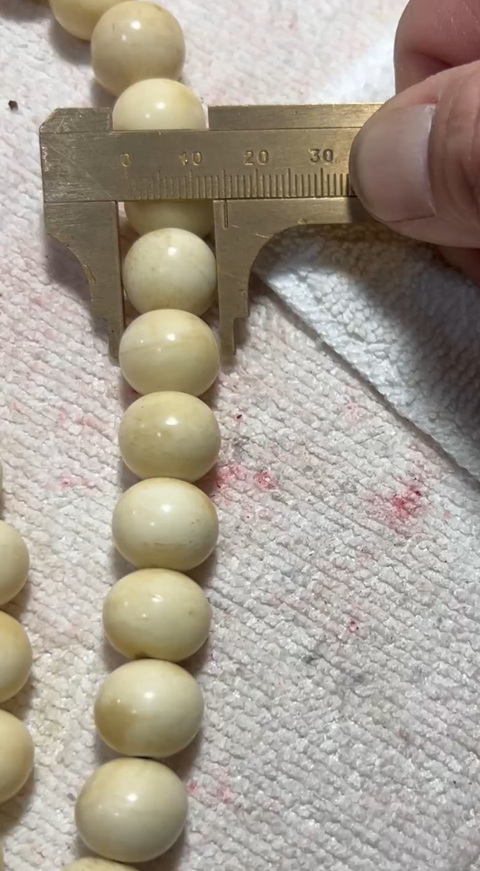 古玩雜項(xiàng)海象牙手串真品鑒賞圖