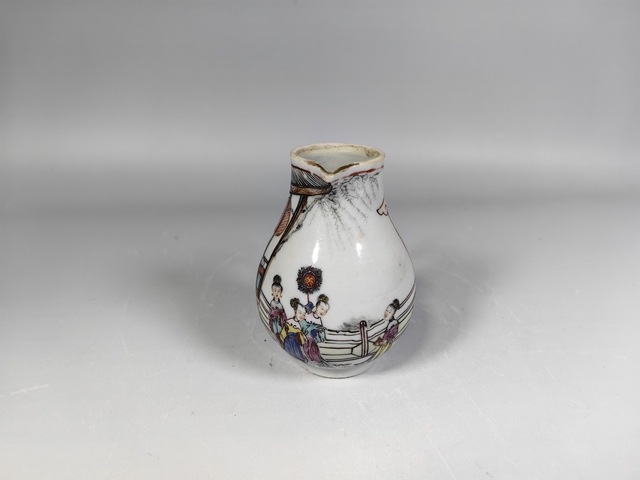 古玩陶瓷清乾隆庭院仕女人物粉彩奶壺真品鑒賞圖