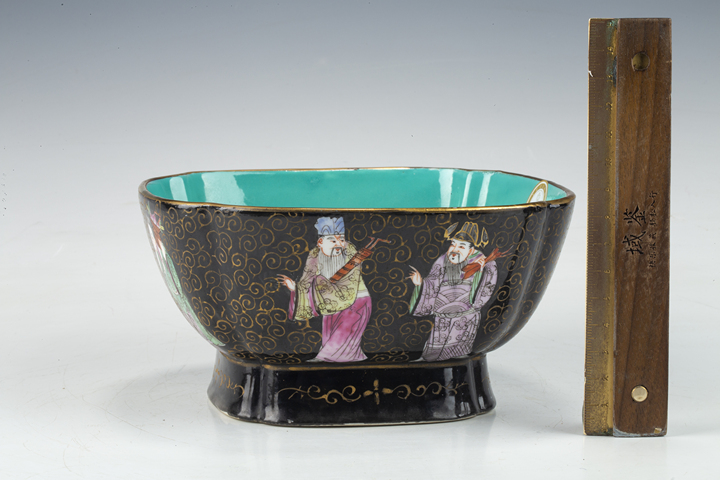 古玩陶瓷民國(guó)至創(chuàng)匯·內(nèi)松石綠釉外墨地粉彩八仙人物紋供碗拍賣(mài)，當(dāng)前價(jià)格776元