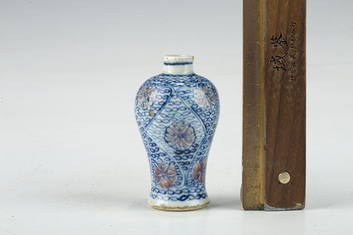 古玩陶瓷清晚·青花釉里紅纏枝蓮紋梅瓶式鼻煙壺拍賣，當前價格500元