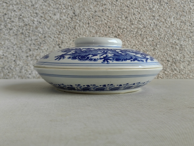 古玩陶瓷龍紋青花蓋盒拍賣，當前價格398元