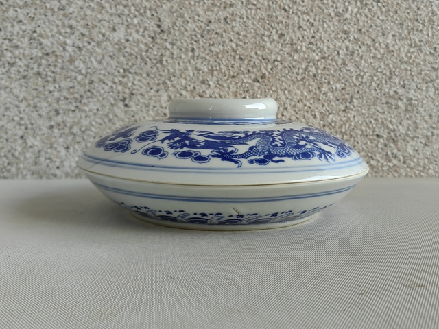 古玩陶瓷龍紋青花蓋盒拍賣，當前價格398元