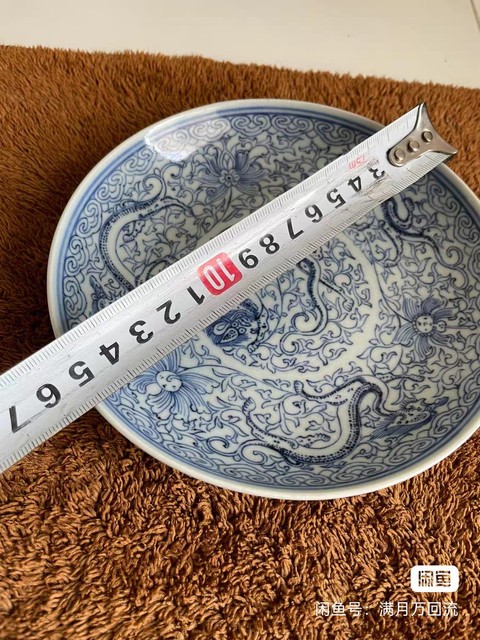 古玩陶瓷乾隆淡描青花盤真品鑒賞圖