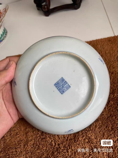 古玩陶瓷乾隆淡描青花盤真品鑒賞圖