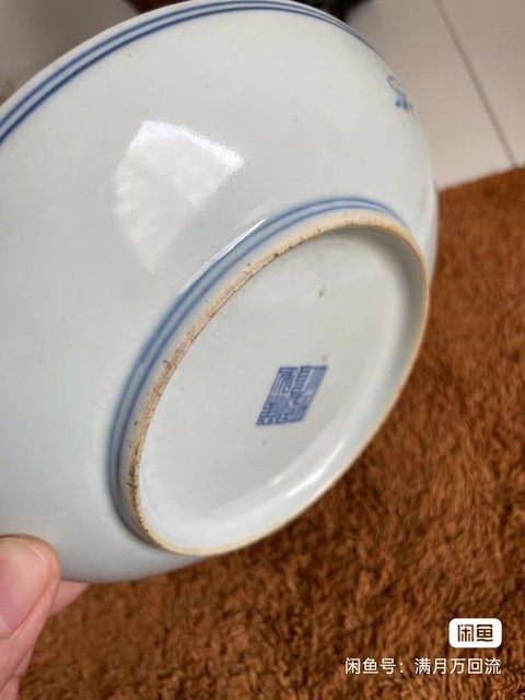 古玩陶瓷乾隆淡描青花盤真品鑒賞圖