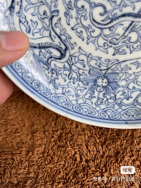 古玩陶瓷乾隆淡描青花盤真品鑒賞圖