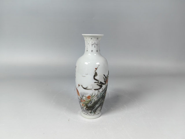 古玩陶瓷民國洞石花卉雙鶴詩文賞瓶真品鑒賞圖