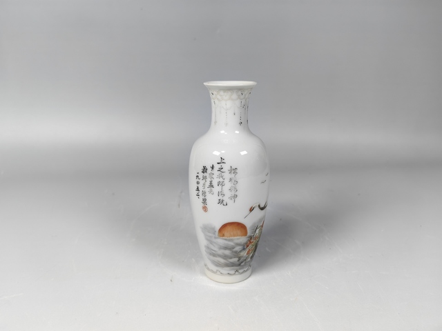 古玩陶瓷民國洞石花卉雙鶴詩文賞瓶真品鑒賞圖