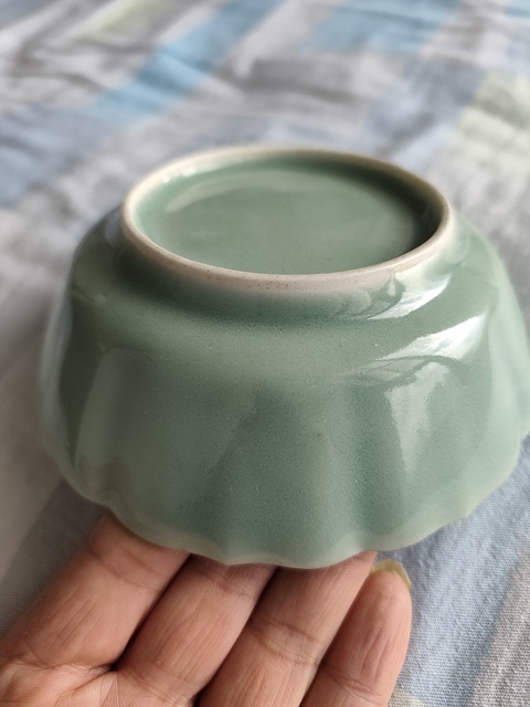 古玩陶瓷翠青釉花口洗真品鑒賞圖