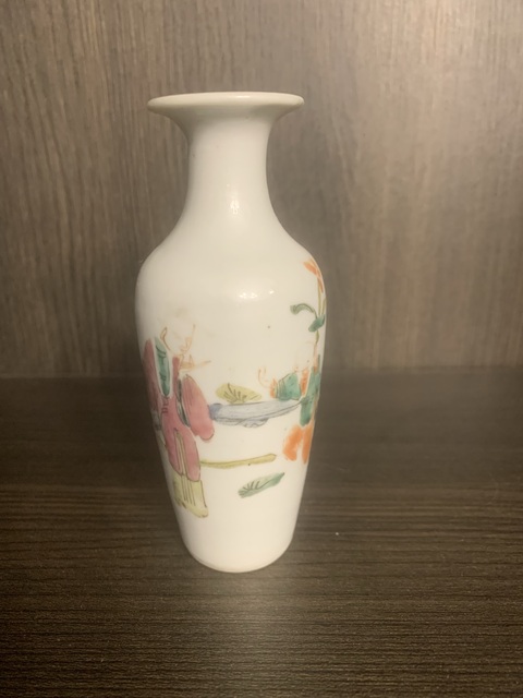 古玩陶瓷清同治 粉彩人物故事紋柳葉瓶拍賣，當前價格398元