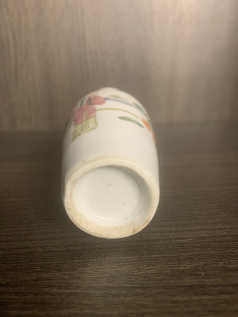 古玩陶瓷清同治 粉彩人物故事紋柳葉瓶拍賣，當前價格398元