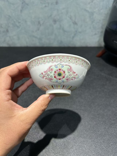 古玩陶瓷粉彩碗真品鑒賞圖