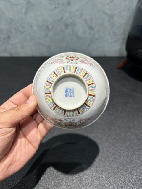 古玩陶瓷粉彩碗真品鑒賞圖