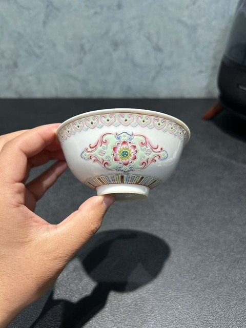 古玩陶瓷粉彩碗真品鑒賞圖