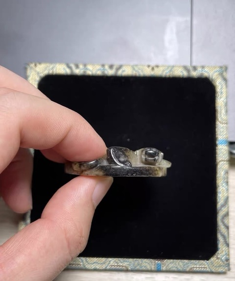 古玩玉器和田玉雕螭龍紋玉璧真品鑒賞圖