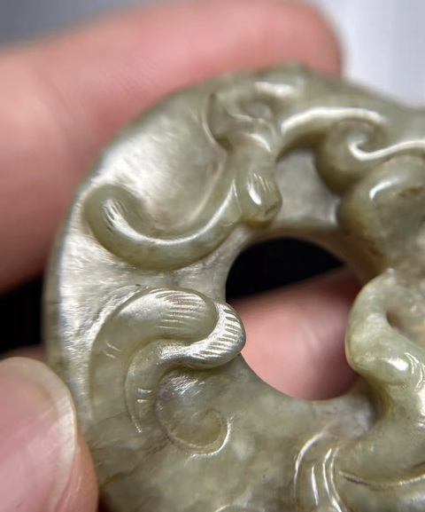 古玩玉器和田玉雕螭龍紋玉璧真品鑒賞圖