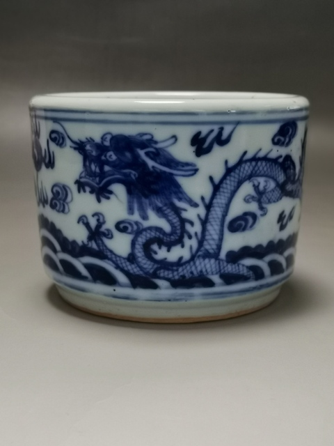 古玩陶瓷清中期龍紋青花圈足筒式香爐拍賣，當前價格5588元
