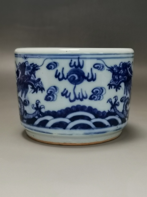 古玩陶瓷清中期龍紋青花圈足筒式香爐拍賣，當前價格5588元