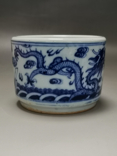 古玩陶瓷清中期龍紋青花圈足筒式香爐拍賣，當前價格5588元