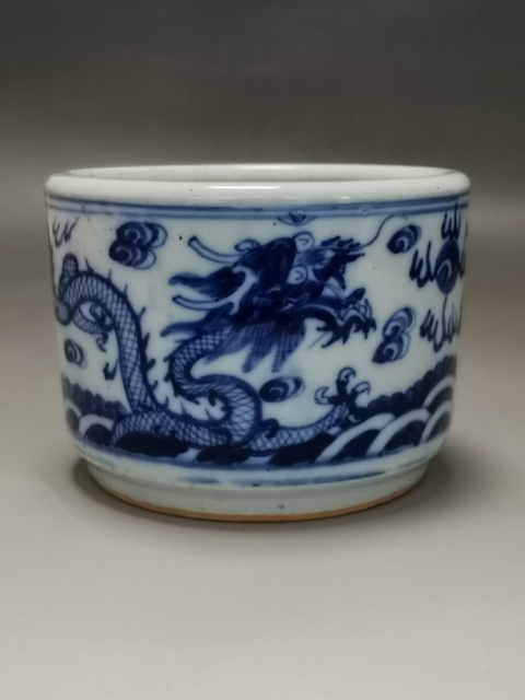 古玩陶瓷清中期龍紋青花圈足筒式香爐拍賣，當前價格5588元