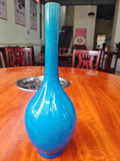 古玩陶瓷孔雀藍瓶真品鑒賞圖