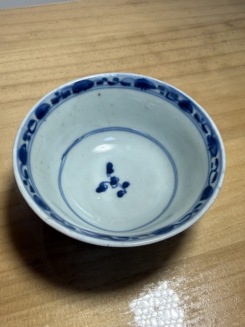 古玩陶瓷青花纏枝花卉紋杯真品鑒賞圖